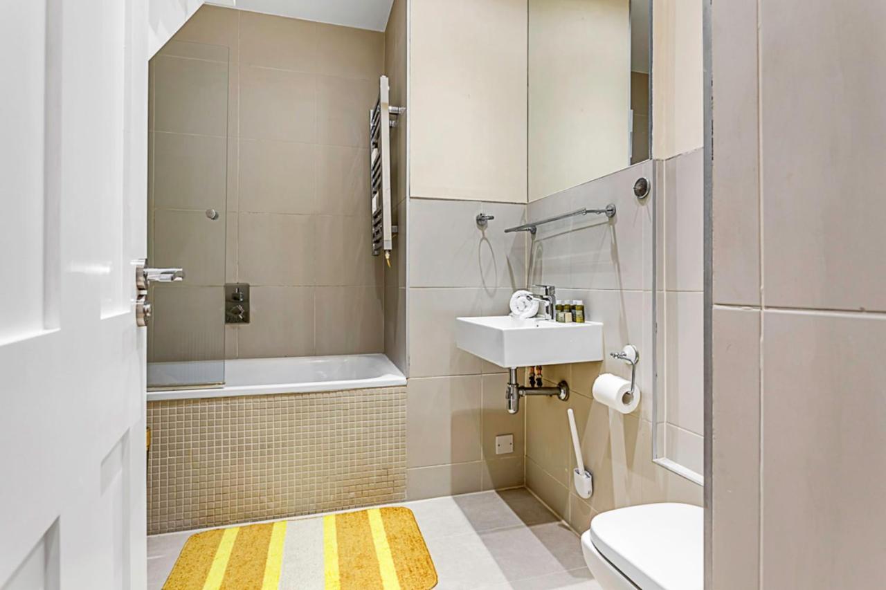 Beautiful Abode In Kensington Olympia Appartamento *